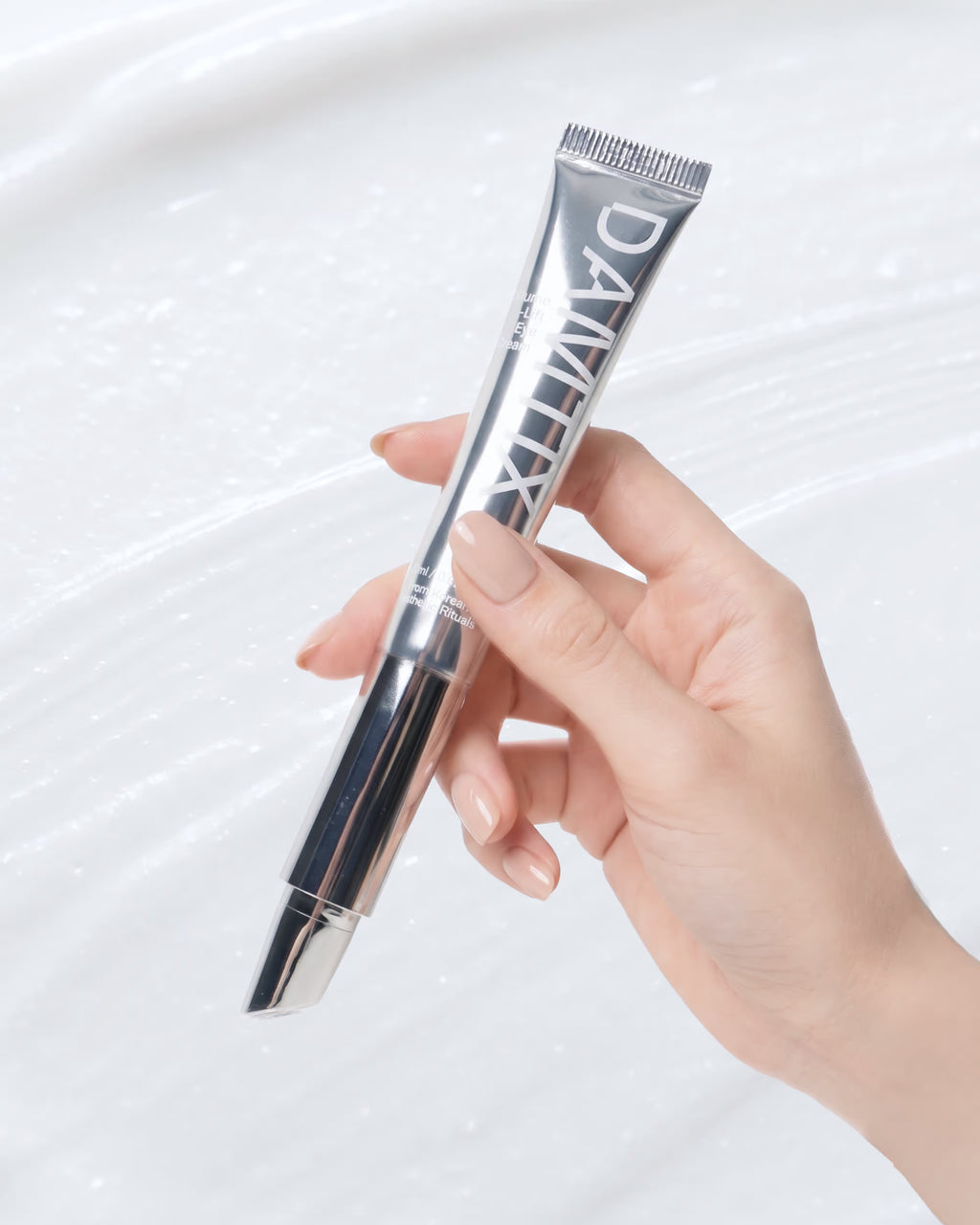 Volume-Lift Eye Cream avec dispositif intégré